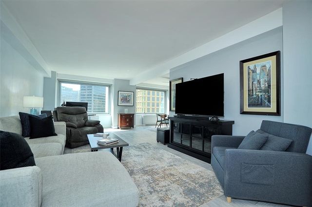 320 Fort Duquesne Blvd 7M, Downtown Pgh, PA 15222