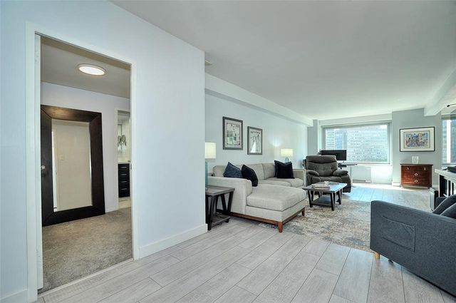 320 Fort Duquesne Blvd 7M, Downtown Pgh, PA 15222