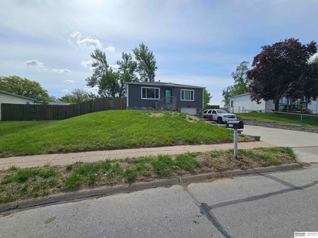 2101 Lillian Street, Bellevue, NE 68147