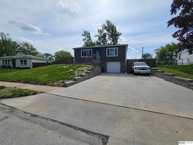 2101 Lillian Street, Bellevue, NE 68147