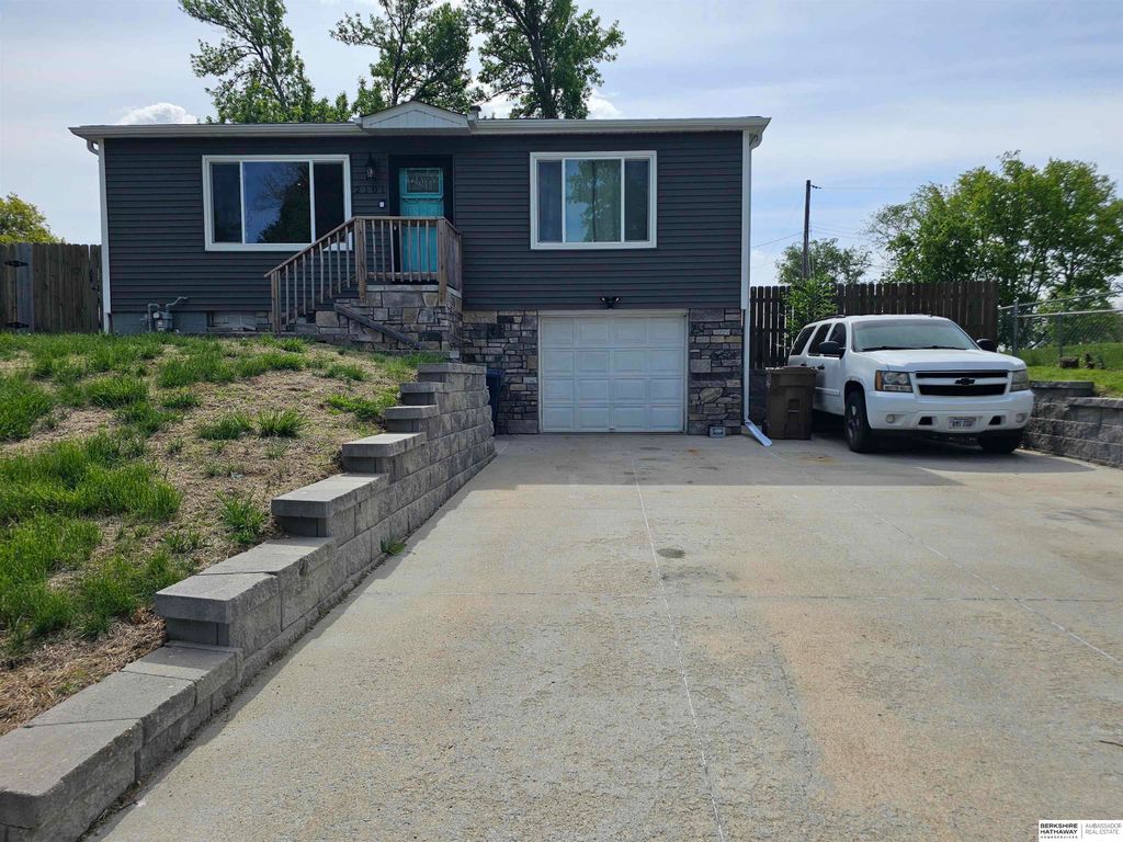 2101 Lillian Street, Bellevue, NE 68147