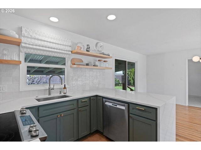 4867 Se FIELDCREST St, Milwaukie, OR 97222