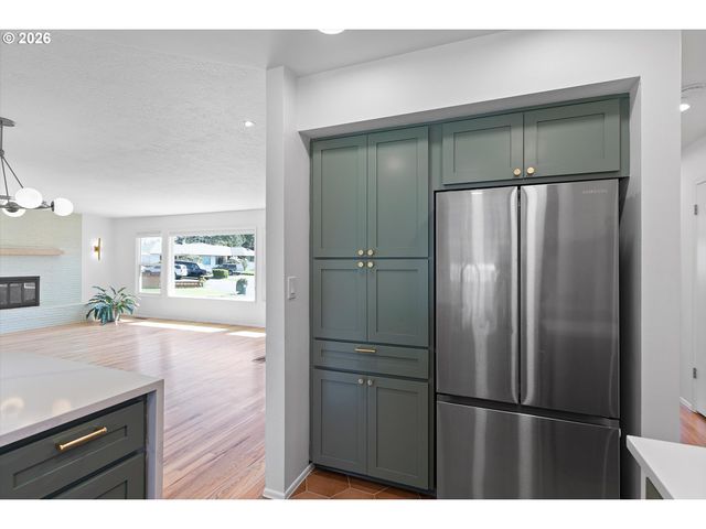 4867 Se FIELDCREST St, Milwaukie, OR 97222