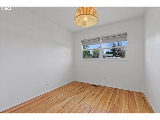 4867 Se FIELDCREST St, Milwaukie, OR 97222