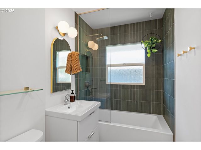 4867 Se FIELDCREST St, Milwaukie, OR 97222