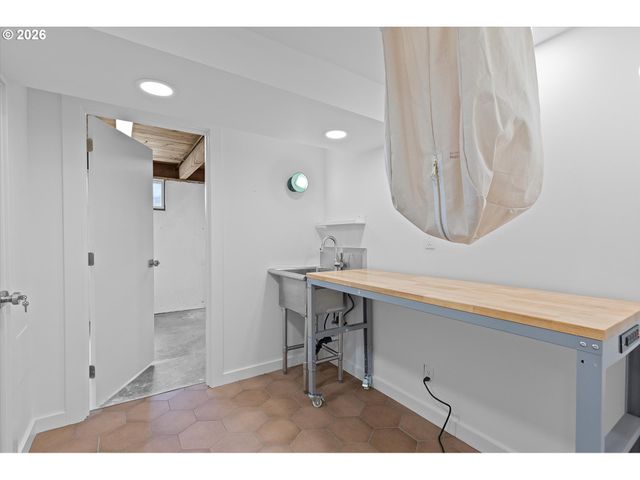 4867 Se FIELDCREST St, Milwaukie, OR 97222