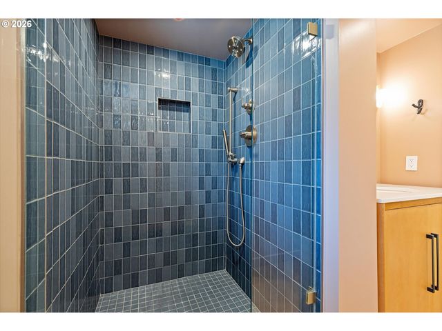 4867 Se FIELDCREST St, Milwaukie, OR 97222