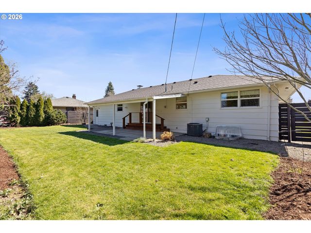 4867 Se FIELDCREST St, Milwaukie, OR 97222