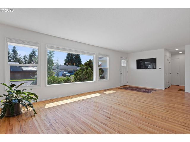 4867 Se FIELDCREST St, Milwaukie, OR 97222