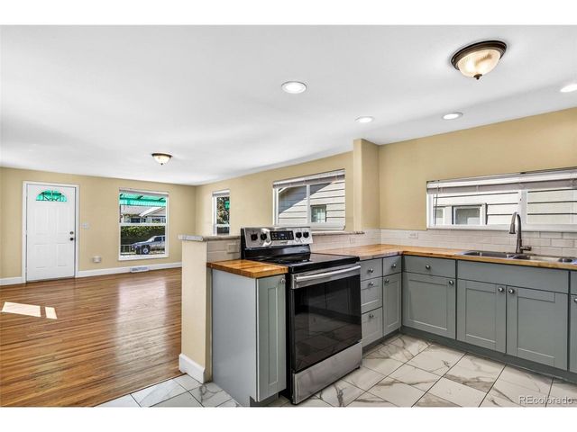 3262 S Logan St, Englewood, CO 80113