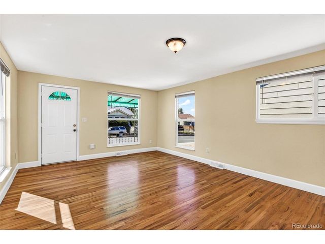 3262 S Logan St, Englewood, CO 80113