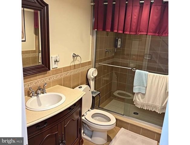 866 N MARSHALL ST, Philadelphia, PA 19123