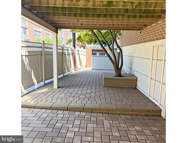 866 N MARSHALL ST, Philadelphia, PA 19123