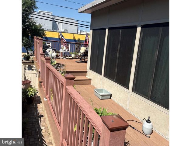 866 N MARSHALL ST, Philadelphia, PA 19123