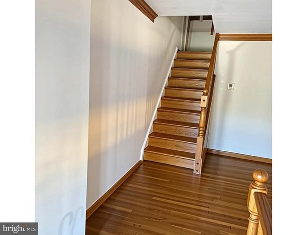 866 N MARSHALL ST, Philadelphia, PA 19123
