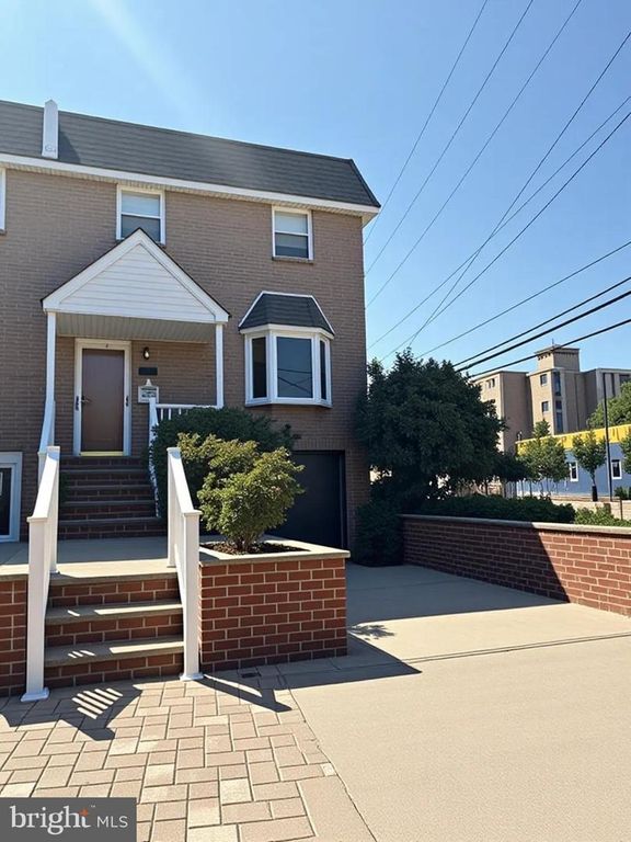 866 N MARSHALL ST, Philadelphia, PA 19123
