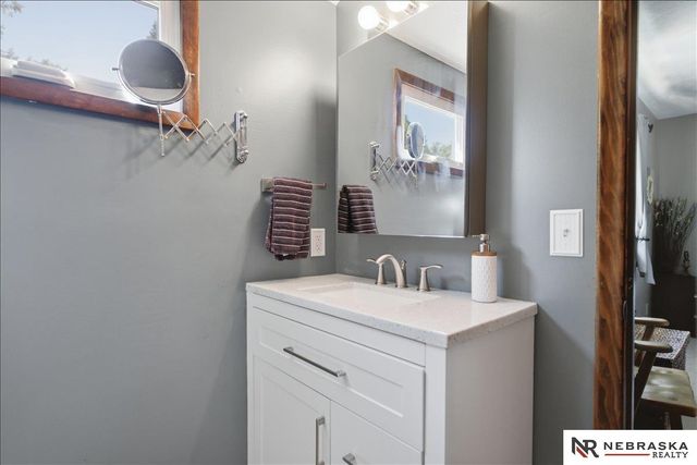 15111 Davenport Circle, Omaha, NE 68154