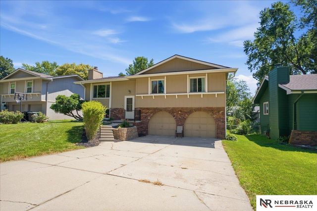 15111 Davenport Circle, Omaha, NE 68154
