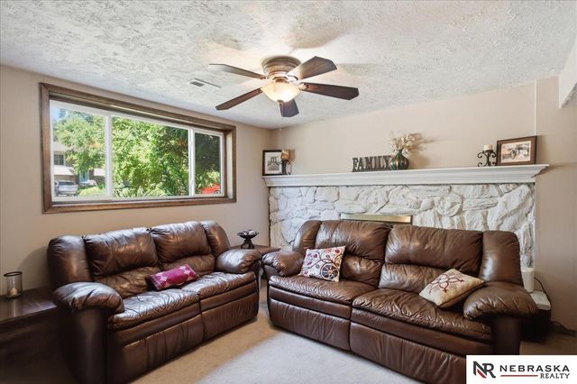 15111 Davenport Circle, Omaha, NE 68154