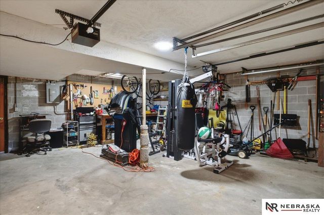 15111 Davenport Circle, Omaha, NE 68154