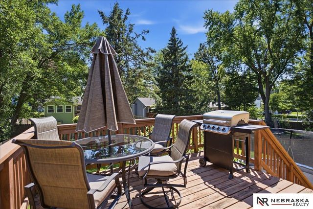 15111 Davenport Circle, Omaha, NE 68154