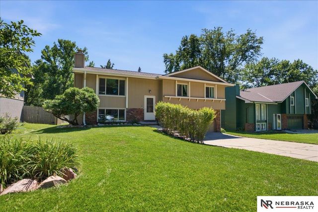 15111 Davenport Circle, Omaha, NE 68154