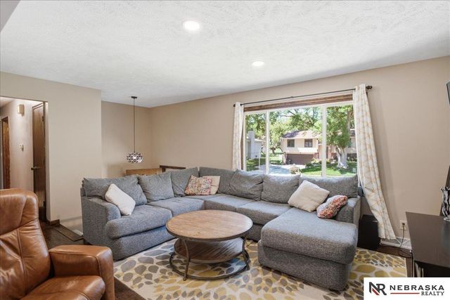 15111 Davenport Circle, Omaha, NE 68154