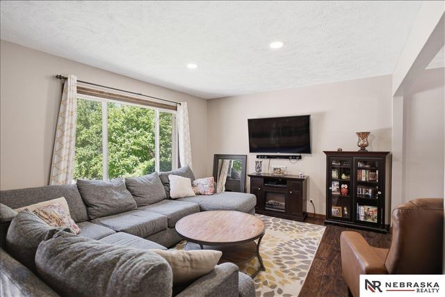 15111 Davenport Circle, Omaha, NE 68154
