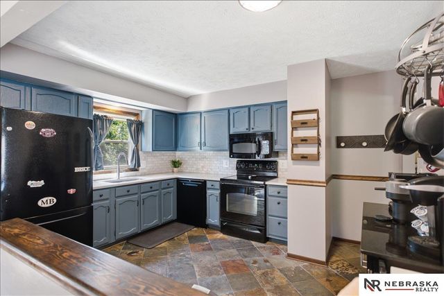 15111 Davenport Circle, Omaha, NE 68154
