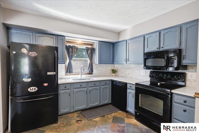 15111 Davenport Circle, Omaha, NE 68154