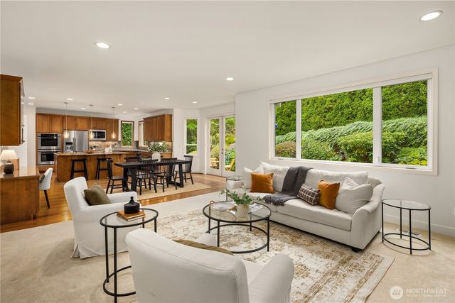 2759 NW Pine Cone Place, Issaquah, WA 98027