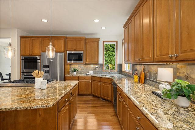 2759 NW Pine Cone Place, Issaquah, WA 98027