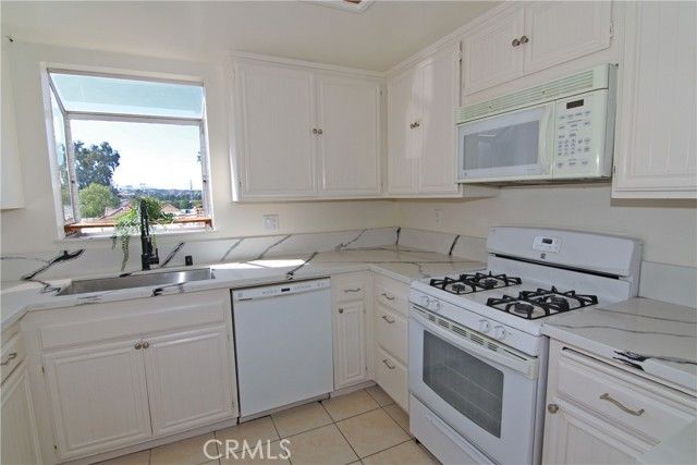 26867 Claudette Street 118, Canyon Country (santa Clarita), CA 91351