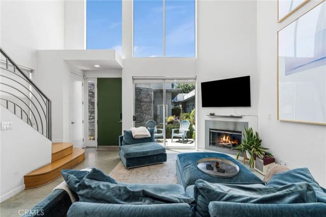 637 E 4th B, Long Beach, CA 90802
