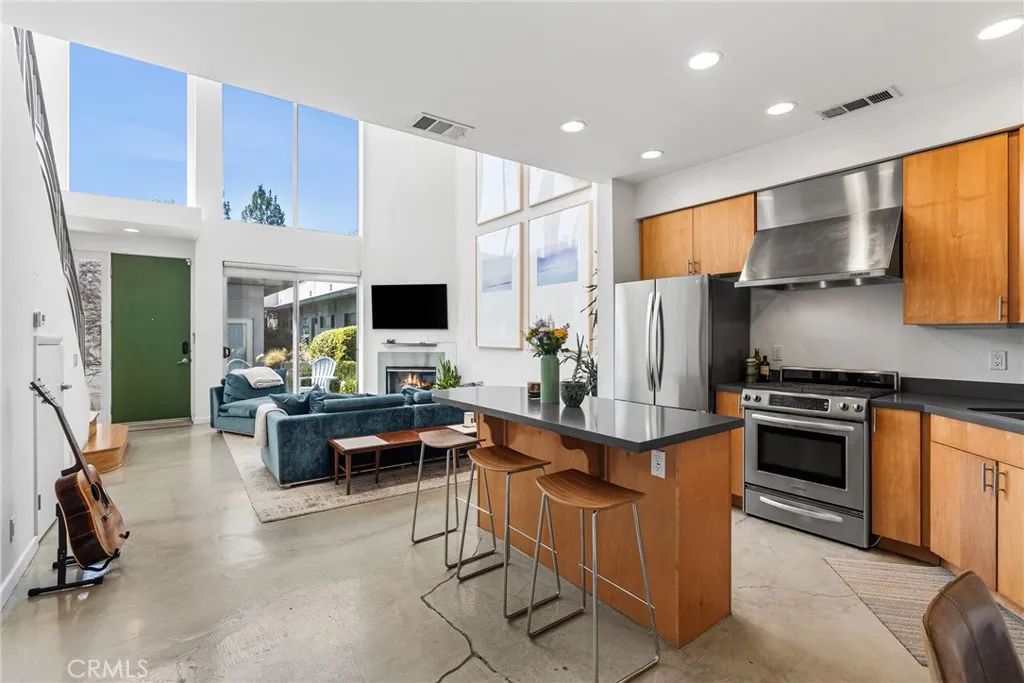 637 E 4th B, Long Beach, CA 90802
