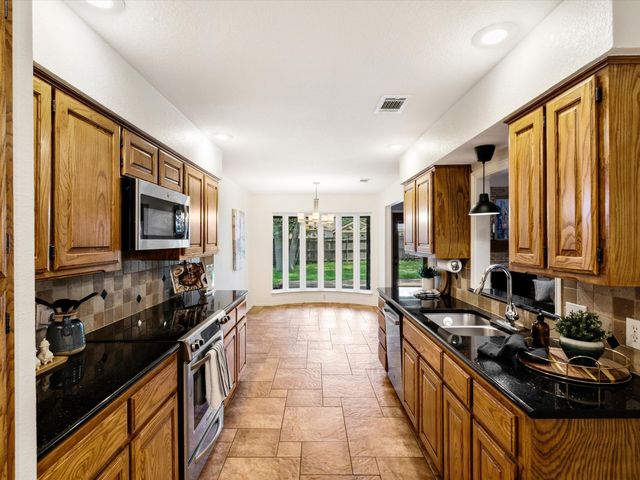 6619 Saddle Ridge Road, Arlington, TX 76016