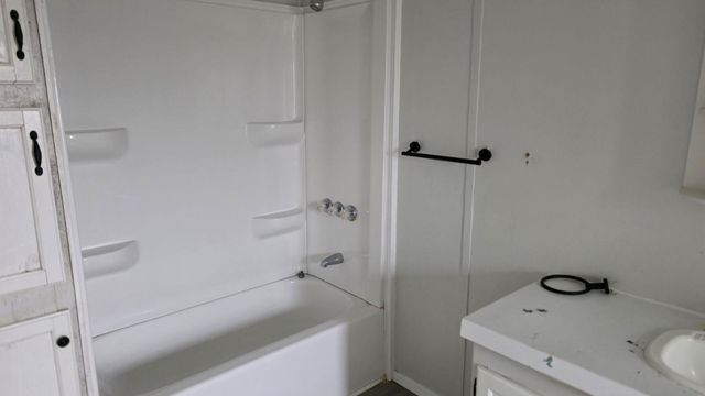 1113 Colorado ST 10, Smithville, TX 78957