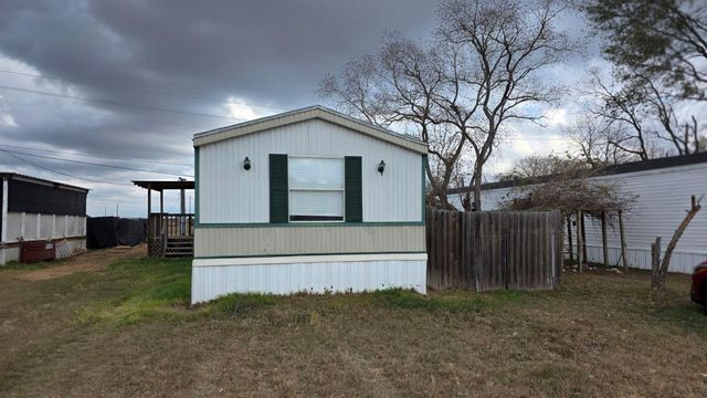 1113 Colorado ST 10, Smithville, TX 78957