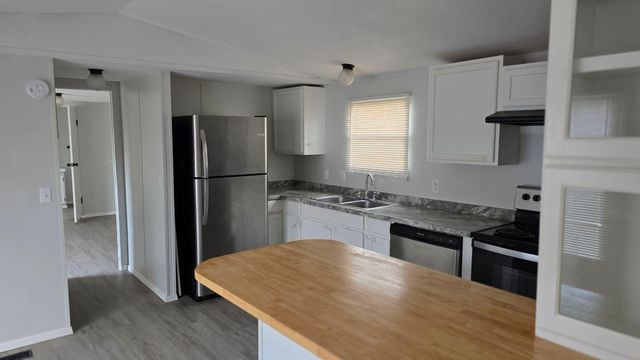 1113 Colorado ST 10, Smithville, TX 78957