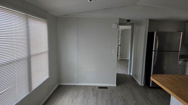 1113 Colorado ST 10, Smithville, TX 78957