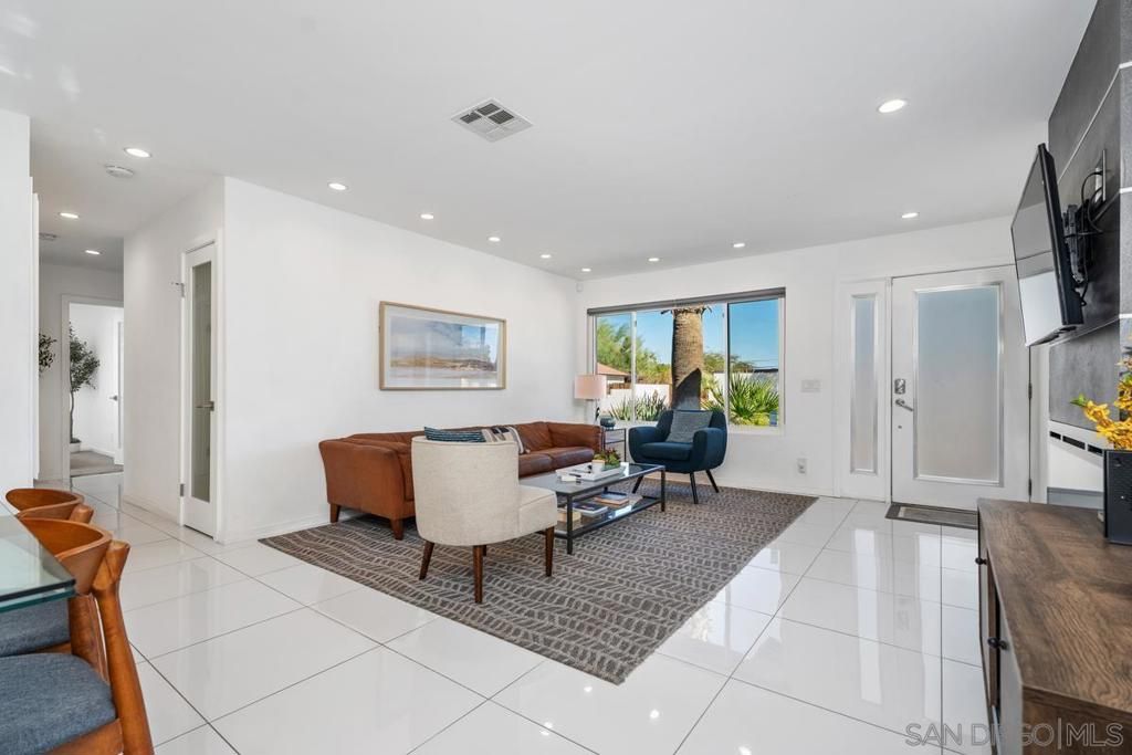 Image 3 of property listing at 2631 N Chuperosa, Palm Springs, CA 92262