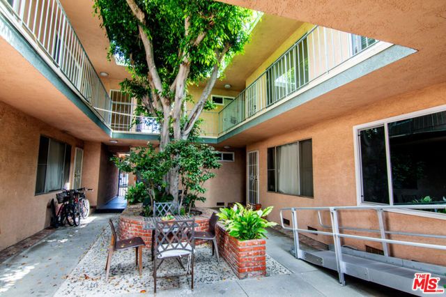 4358 Berryman Avenue 14, Los Angeles, CA 90066