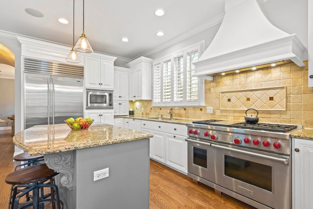 33 Washington Circle, Lake Forest, IL 60045