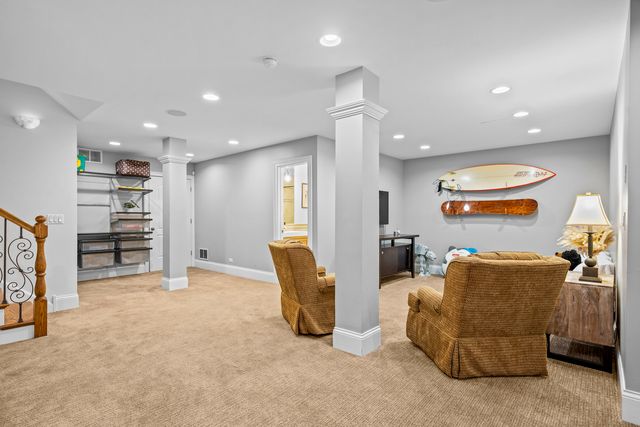 33 Washington Circle, Lake Forest, IL 60045