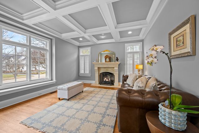 33 Washington Circle, Lake Forest, IL 60045