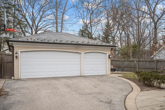 33 Washington Circle, Lake Forest, IL 60045