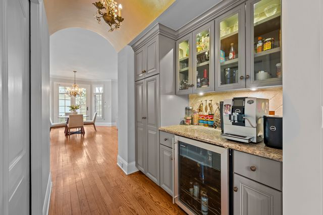 33 Washington Circle, Lake Forest, IL 60045