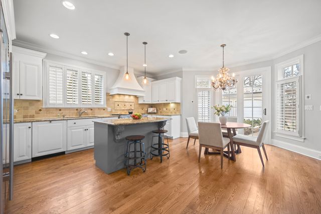 33 Washington Circle, Lake Forest, IL 60045