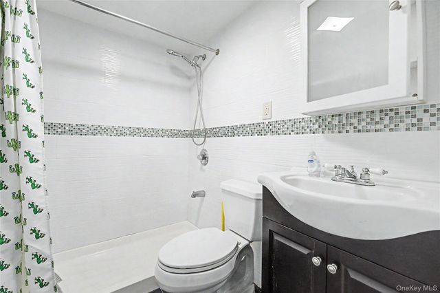 545 7th Avenue, New Hyde Park, NY 11040