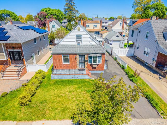 545 7th Avenue, New Hyde Park, NY 11040